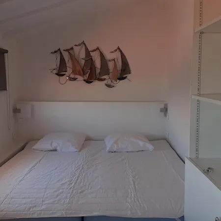 Appartement En Duplex Vue Mer A Antibes By Weekome アパート